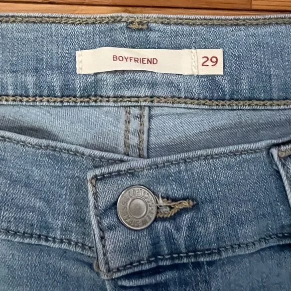 Levi’s Mid-Rise Boyfriend Jeans - Picture 4 of 4